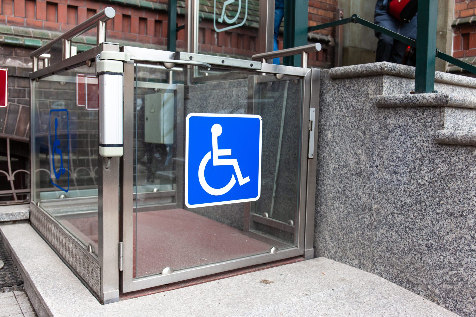 Modern,Wheelchair,Lift,Near,The,Building